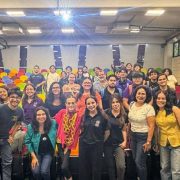 Sofía Hegel inspira a juventudes de la UPY con poderosa charla