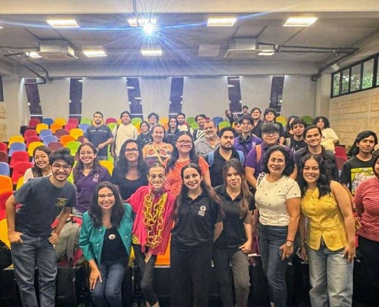 Sofía Hegel inspira a juventudes de la UPY con poderosa charla