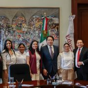 Visitan la SEP estudiantes yucatecos ganadores de la Olimpiada del Conocimiento Infantil 2025 acompañados por el Gobernador Joaquín Díaz