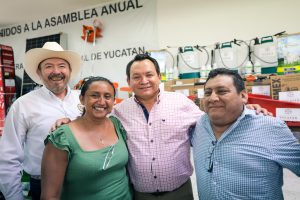 Joaquín Díaz Mena entrega herramientas e insumos a productores yucatecos como parte del programa “Herramientas e Insumos para el Bienestar”, reforzando que Yucatán impulsa el campo con gran inversión.