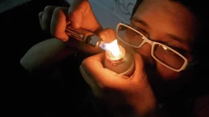 Campañas como “El fentanilo mata” buscan concientizar a jóvenes y familias sobre los riesgos del consumo de drogas sintéticas en Yucatán.