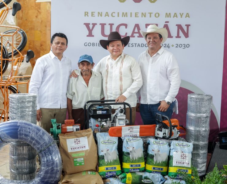 Joaquín Díaz anunció la construcción de 300 viviendas, caminos y entregó herramientas e insumos en Peto