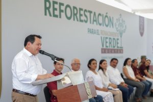 El Gobernador Joaquín Díaz Mena lidera la siembra de más de 5,200 árboles en el Recinto Ferial de Valladolid como parte del Renacimiento Verde.