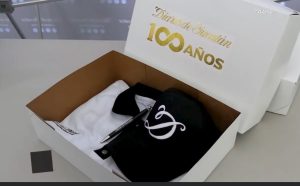 Durante la celebración, los voceadores recibieron kits conmemorativos como muestra de agradecimiento por su dedicación diaria.