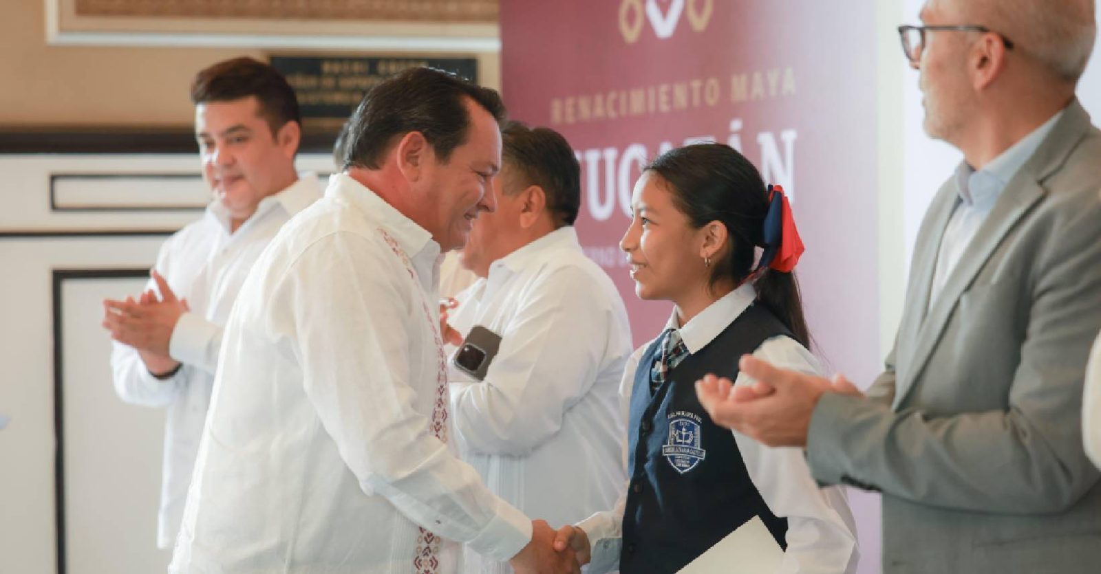 ¡Reconocieron a estudiantes destacados de Yucatán con gran sorpresa!