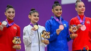 Ana Luisa Abraham celebra su medalla de oro en Gimnasia Rítmica durante los Juegos Panamericanos Jr., mostrando emoción y orgullo nacional.