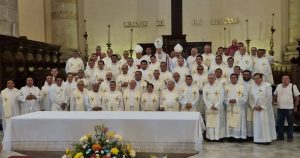 Fieles y autoridades se reúnen en la Catedral para escuchar el llamado del Arzobispo contra la Descomposición social ante el avance de drogas.