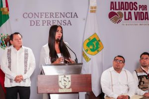Trabajos de bacheo más barato y de mejor calidad avanzan en Mérida, optimizando recursos y mejorando la infraestructura vial.