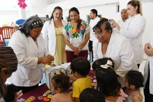 Niños y niñas del ISSTEY reciben atención en jornadas donde promueven la higiene bucal desde la lactancia para garantizar sonrisas saludables desde sus primeros meses.