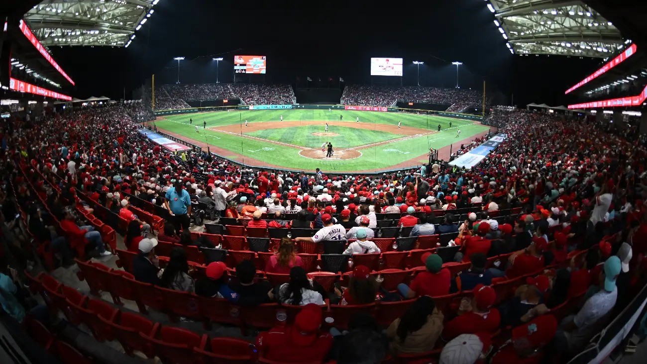 Niño golpeado por pelota en el juego entre Diablos Rojos del México y Pericos de Puebla está fuera de peligro