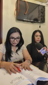 Diana Zamora y su abogada Dariana Quintal durante la rueda de prensa donde se presentó la Denuncia contra hijo de ex Alcalde de Espita.
