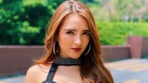 La joven actriz y cantante Elaine Haro, le ganó el robo de salvación, a Aldo De Nigris.