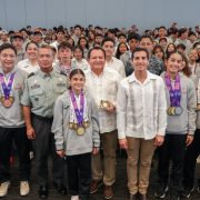 Gobernador Joaquín Díaz Mena entregó estímulos económicos a 278 atletas y 91 entrenadores medallistas
