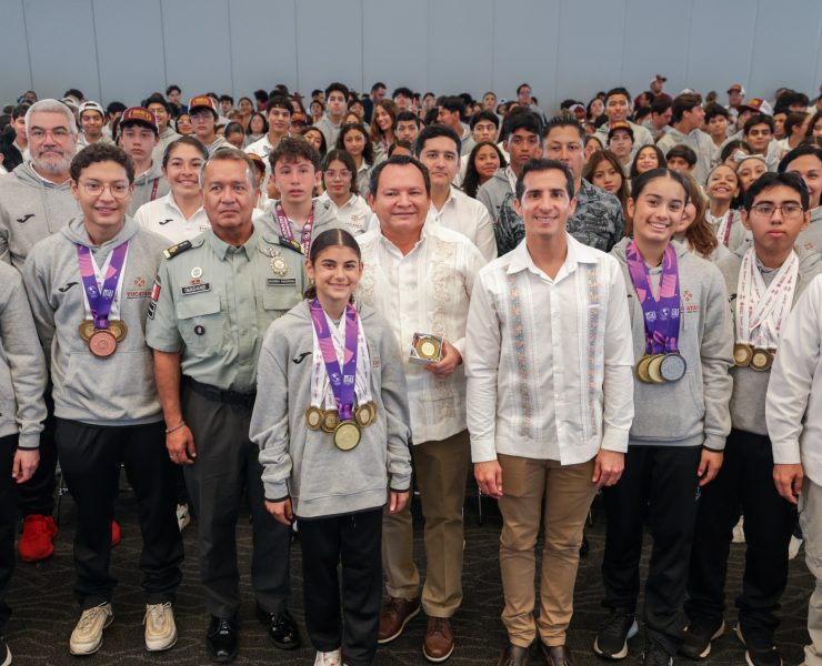 Gobernador Joaquín Díaz Mena entregó estímulos económicos a 278 atletas y 91 entrenadores medallistas