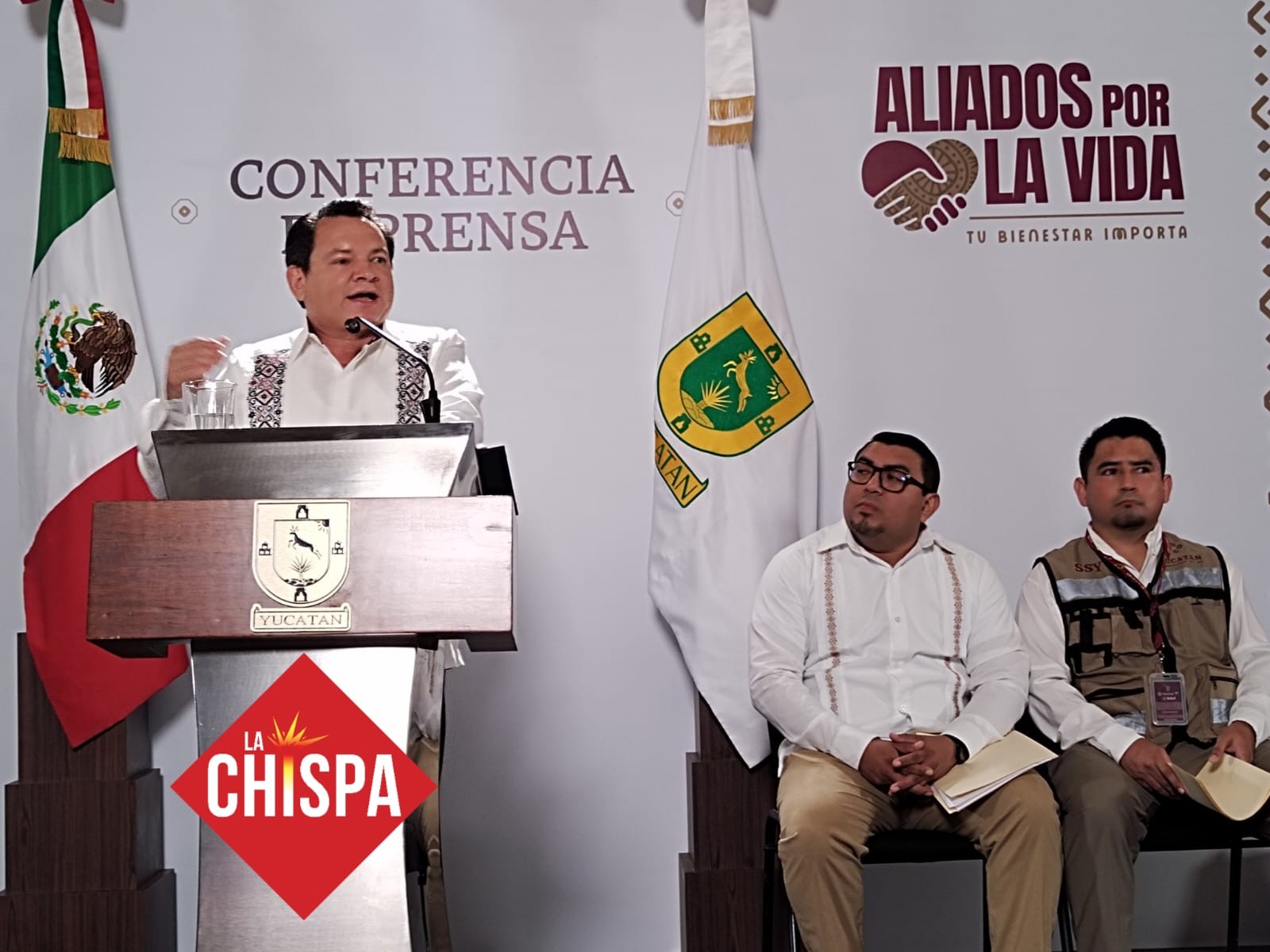 Gobierno de Yucatán despliega operativo para atender marea roja