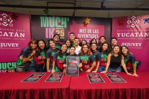 Jóvenes yucatecos reunidos en el anuncio del Mes de las Juventudes 2025, donde se confirmó que en Yucatán celebrarán a las juventudes con más de 60 actividades en todo el estado.