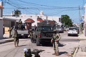 Agentes caninos K9 localizaron marihuana, cocaína y cristal durante el cateo en el puerto de Progreso.