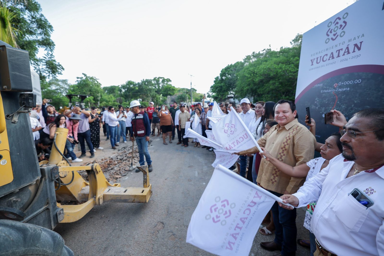 Oxkutzcab ya no está en el olvido: Díaz Mena reconstruye su carretera