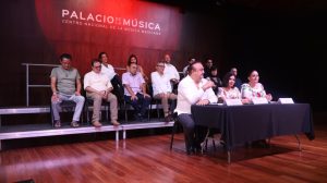 Integrantes del Nuevo Consejo Consultivo del Palacio de la Música durante su instalación oficial en Mérida.