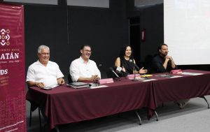 Familias y jóvenes participan activamente, demostrando que la educación ambiental y la acción comunitaria pueden revertir las playas llenas de basura por falta de educación ambiental.