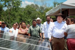 Nuevo sistema de riego solar en la unidad productiva San Francisco de Kinchil permite a los agricultores regar sus cultivos sin gastar en combustible.