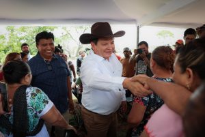 Productores de Kinchil celebran la instalación del nuevo sistema de riego solar, una acción clave para impulsar la justicia social y la sostenibilidad en el campo.