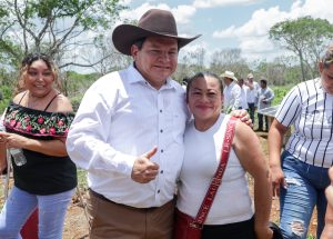 Productores de Kinchil celebran la instalación del nuevo sistema de riego solar, una acción clave para impulsar la justicia social y la sostenibilidad en el campo.