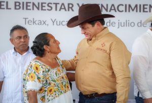 Productores del sur de Yucatán reciben herramientas y semillas de soya durante el evento donde Avanza el Renacimiento Agropecuario.