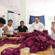 ¡Orgullo que se Cose! Tekit viste a Yucatán con Uniformes de “Bienestar en tu Escuela”
