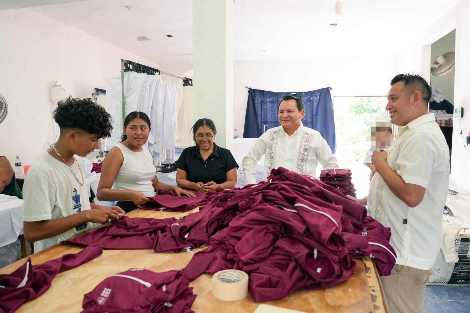 ¡Orgullo que se Cose! Tekit viste a Yucatán con Uniformes de “Bienestar en tu Escuela”