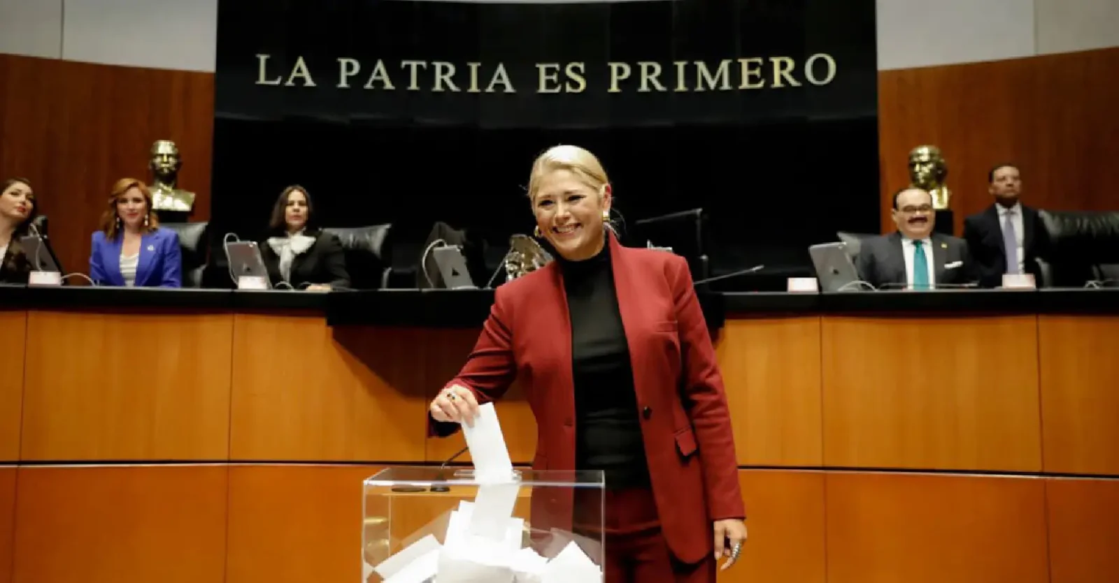 Verónica Camino tomó protesta como Vicepresidenta en sesión clave