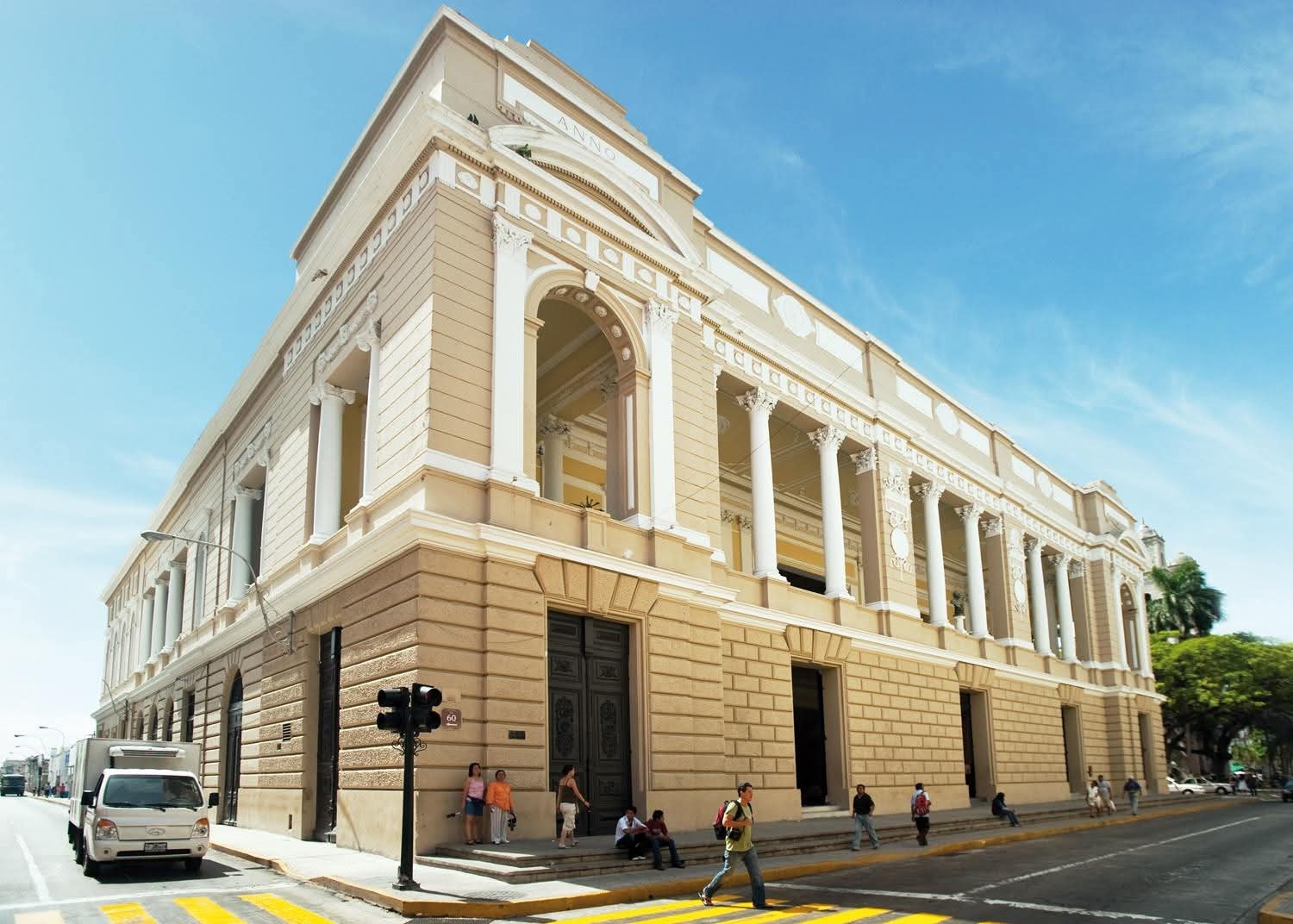 Teatro Peón Contreras seguirá cerrado: ¡reapertura hasta 2027!