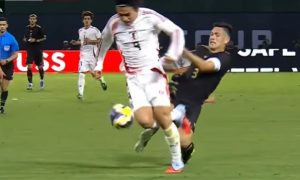 En los minutos finales, tras una revisión en el VAR, César Montes se iba expulsado, por lo que se perderá el partido ante Corea del Sur.
