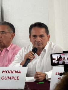 Diputadas y diputados de Morena en rueda de prensa donde celebran resolución para evitar el aumento al predial en Mérida.