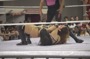 Emoción y adrenalina en la función de lucha libre durante el cierre del Much’Ik Festival de las Juventudes 2025.