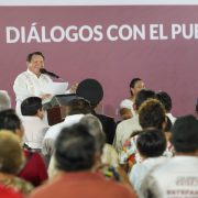 Cerca del pueblo: Díaz Mena escucha y resuelve en la Amalia Solórzano