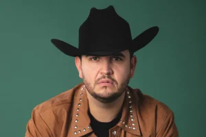 A las 23:30 horas, el cantante de Música regional mexicana, Edén Muñoz, deleitará a los yucatecos con sus éxitos.