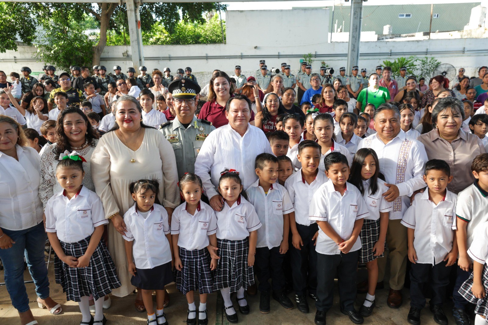 Gobierno y Guardia Nacional transforman escuelas de Yucatán