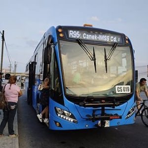 Concesionarios presentan propuesta de pago por kilómetro justo y sostenible durante reunión con la ATY en Mérida.