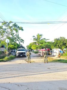 Momento en que fuerzas federales y estatales ingresaron al predio de “El Trompo” en Mulchechén.
