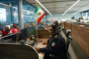 La unidad K9 y el personal del C5i monitorean en tiempo real diferentes puntos de la ciudad como parte del operativo por fiestas patrias en Mérida.