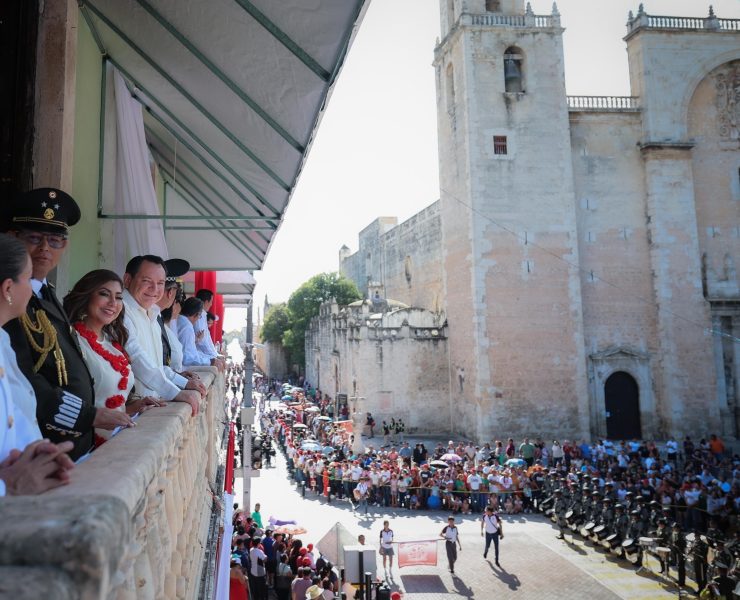 ¡Patriotismo Total en Mérida! Más de 4,900 participantes engalanan desfile cívico-militar