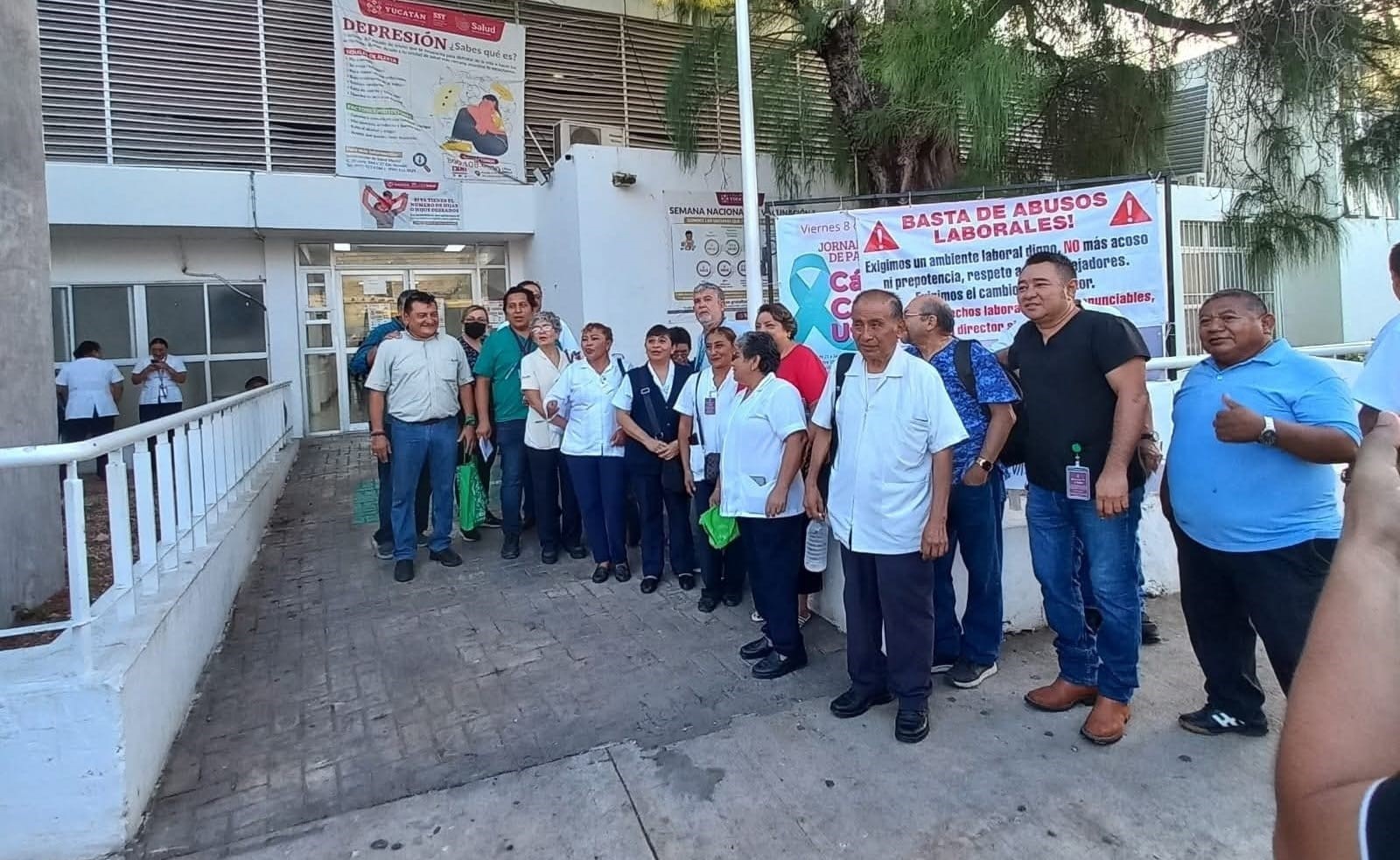 ¡Basta de Abusos! Personal del Centro de Salud de Mérida exige destitución de su director