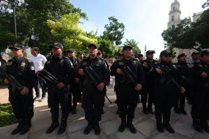 Autoridades civiles y militares encabezaron en Yucatán la ceremonia del Día Nacional de Protección Civil en honor a las víctimas de los sismos de 1985 y 2017.