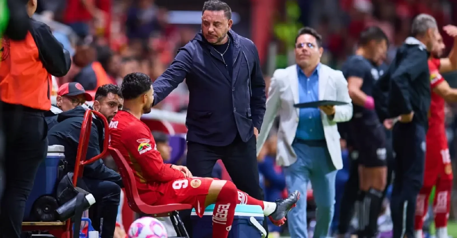 Antonio Mohamed explica la gravedad de la lesión de Alexis Vega