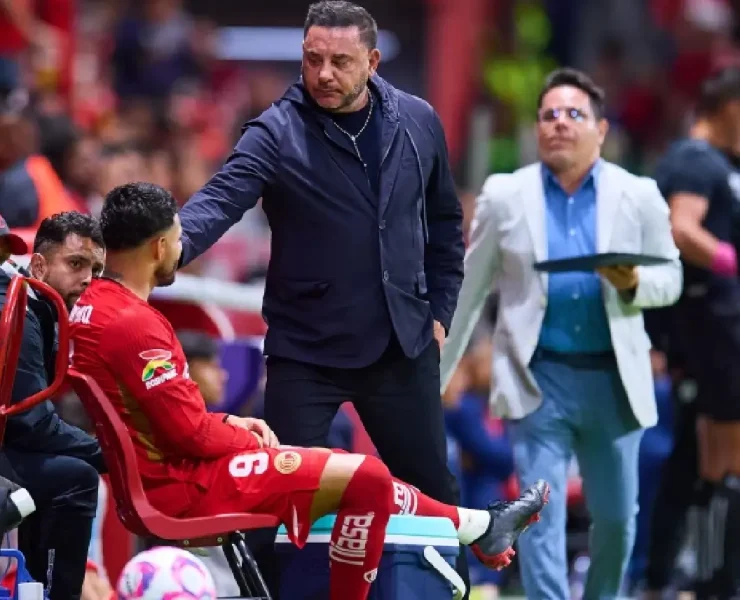 Antonio Mohamed explica la gravedad de la lesión de Alexis Vega