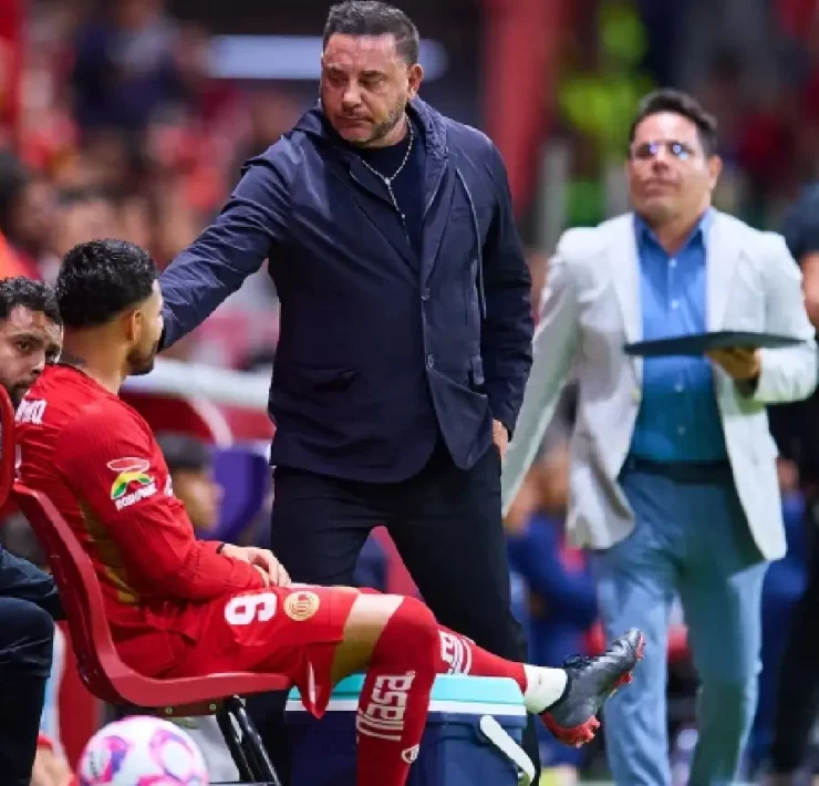 Antonio Mohamed explica la gravedad de la lesión de Alexis Vega