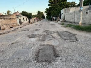 Expertos en ingeniería civil evaluaron los baches antes de ser reparados, garantizando que las calles del sur de Mérida queden en óptimas condiciones para la comunidad.