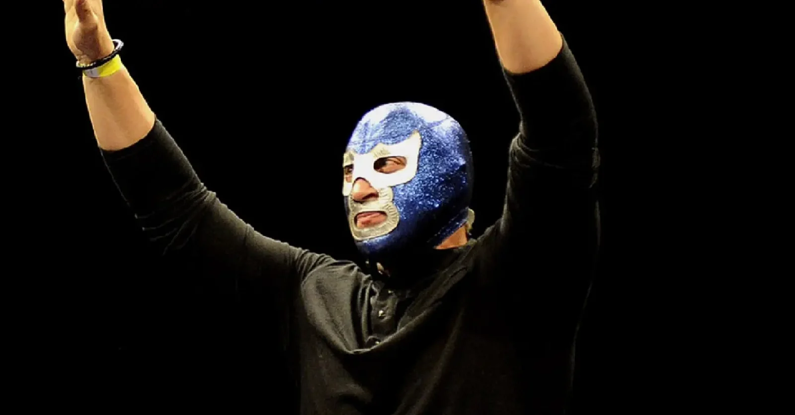 Blue Demon Jr. sufrió accidente automovilístico grave