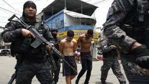 Agentes fuertemente armados participaron en la gran operación policial en Brasil, considerada la más letal en la historia de Río de Janeiro.